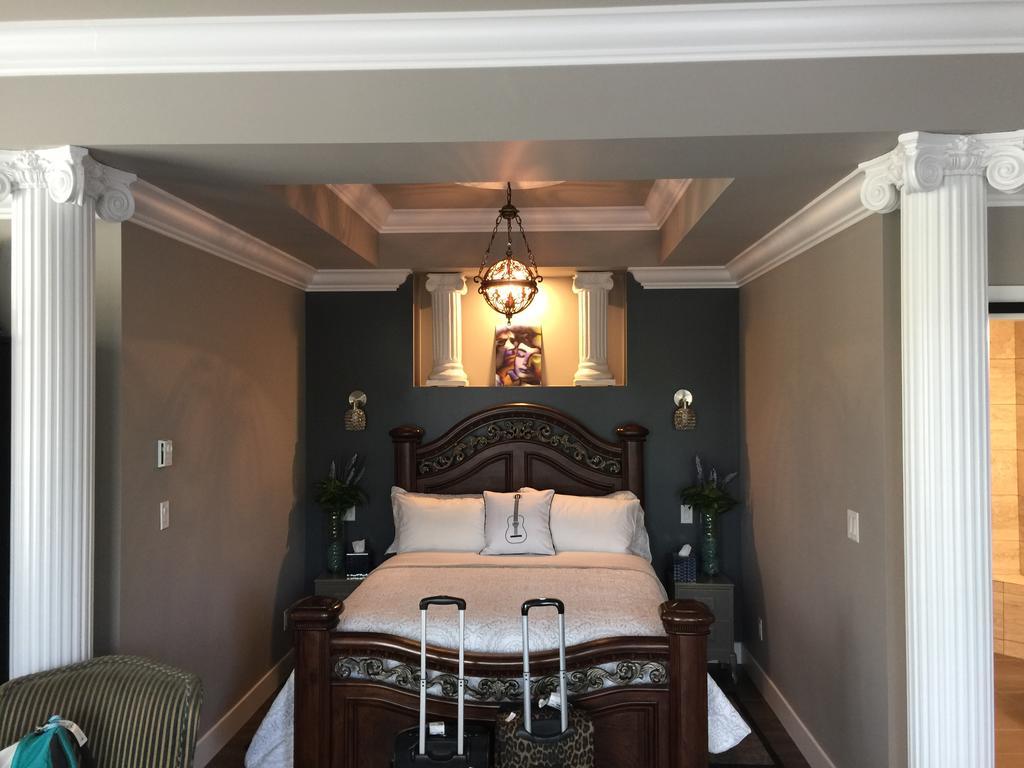 Inn Brookside